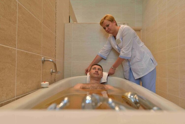 Fare un bagno al pino allevierà le condizioni di un uomo affetto da prostatite