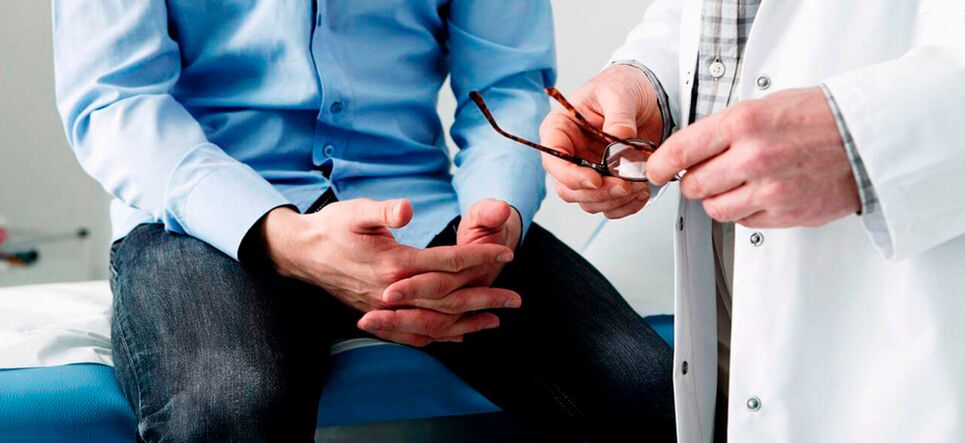 Un uomo con segni di prostatite dovrebbe consultare un urologo per il trattamento. 